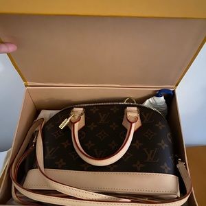 Women’s handbag slightly used great condition